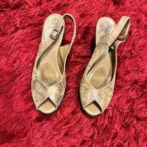 Bella Vita Patterned Tan Peep-Toe Slingback Heels
